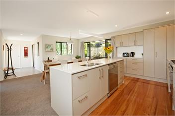 'Commodore' - Nelson Sea View Holiday Home - Nelson