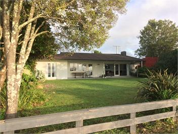 Lake Edge Holiday Home in Rotorua, Bay of Plenty/Rotorua - Rotorua