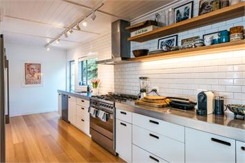 ONEROA BEACHFRONT - Waiheke Island