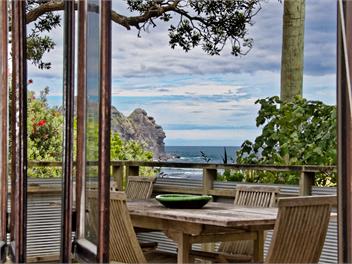 Piha Log Cabin - Auckland 