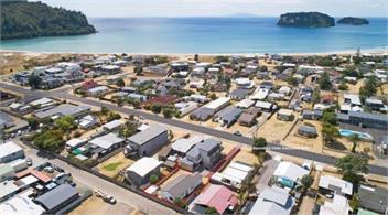 BARBARA AVE BEACH HOUSE - Whangamata