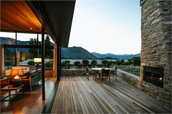 Three Peaks House | Sleeps 10 | Lake Views | Outdoor Fire - Wanaka