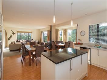 Modern Lake Haven (Bachcare) - Wanaka