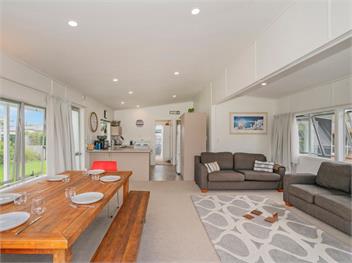 Bach Life on Seabreeze (Bachcare) - Whangamata