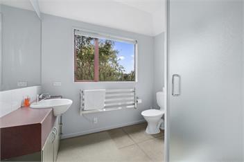 Great for families & groups, walk to town & lake - 