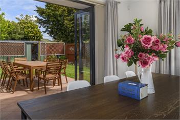 A Beach Hive at Papamoa Beach - 4 bedrooms - Tauraga