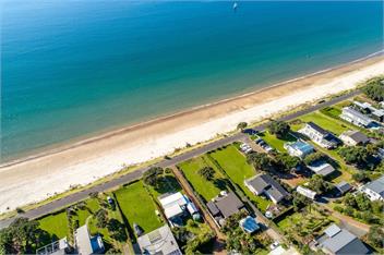 BACH ON THE BEACH - Coast & Country - Waiheke Island