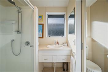 Kinder Cottage - Taupo - Private fully fenced back yard, close to shops - Taupo