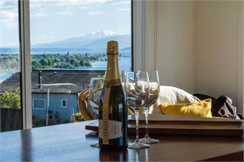 Scenic Lake Views (Bachcare) - Taupo