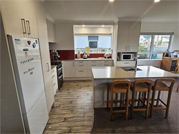 ATTRACTIVE GETAWAY ON AICKIN-200 AICKEN ROAD  - Whangamata
