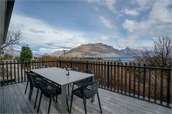 Lake and Mountain Views (Bachcare) - Queenstown