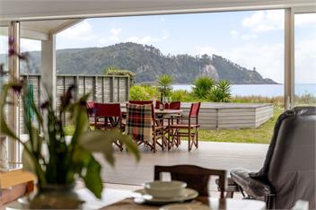 Seaview Escape - Beachfront Whangamata - Whangamata