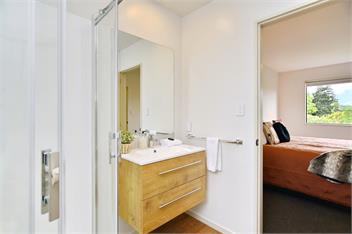 Broadbent Townhouse - Christchurch Holiday Homes - Christchurch