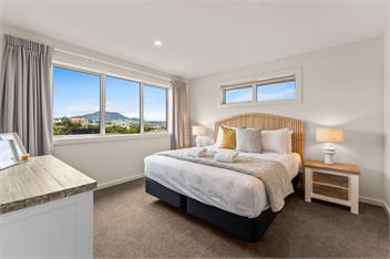 Penny Haven - Lake & Mt Tauhara views, top location in Taupo - Taupo