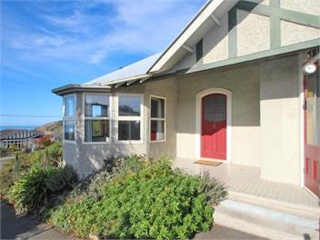 3 Bedroom Victorian Villa with Sea Views - OAMARU 