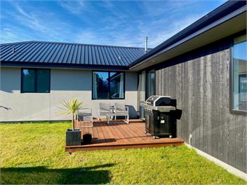 Modern home in central Wānaka - Wanaka