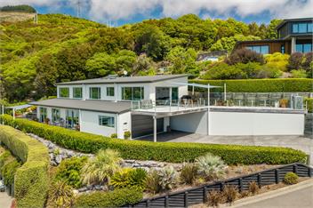 MODERN HILL TOP HOUSE | Amazing Views & Space | Sleeps 10 -