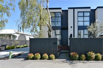 City-side Riccarton, Walk to Mall - Matai St West -