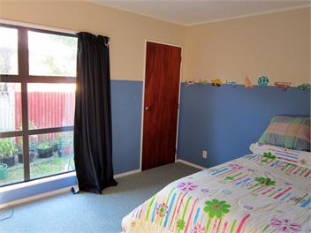 Omanu Beach Family Home -