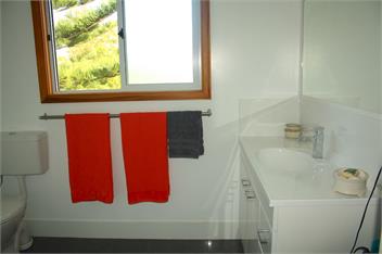 PITCAIRN COTTAGE & CAR - Norfolk Island