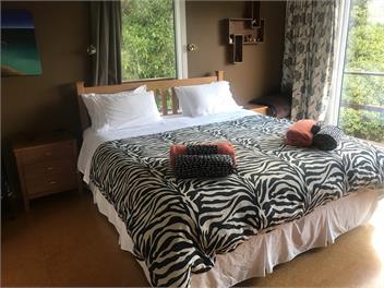 Akaroa Sunshine Views and Spa Pool !! - Akaroa