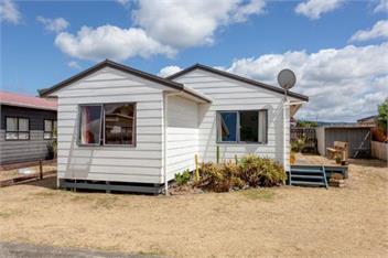 BARBARA AVE BEACH HOUSE - Whangamata