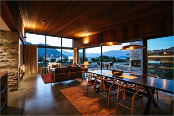 Three Peaks House | Sleeps 10 | Lake Views | Outdoor Fire - Wanaka