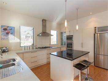 Modern Lake Haven (Bachcare) - Wanaka