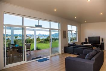 Waterfront Wonder (Bachcare) - Matarangi