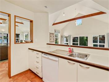 Charming on Cherry (Bachcare) - Wanaka