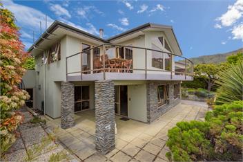 Retro Ski Lodge (Bachcare) - Wanaka