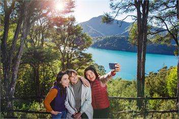 Picton Waterfall Bay - Picton