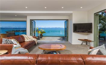 'Harbour View - Two' - Nelson Waterfront Apartment - Nelson