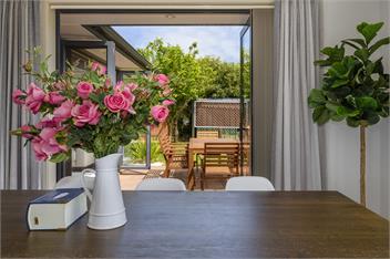 A Beach Hive at Papamoa Beach - 4 bedrooms - Tauraga