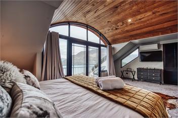 Views Forever! Renovated 4Bed Oasis 5 mins to CBD - Queenstown