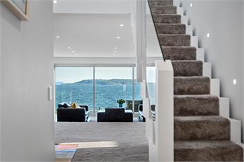Linger Lakeside - Luxury Home above the Lake - Taupo