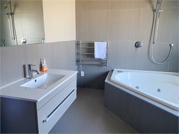 Orewa Beach House....seconds to beach - Orewa