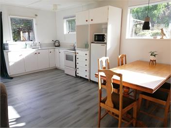 The Rabbithole Guesthouse - Upper Hutt