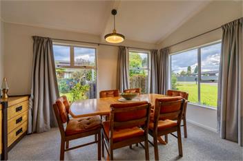 27 on Henry (Bachcare) - Te Anau