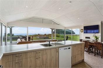 Seaview Escape - Beachfront Whangamata - Whangamata