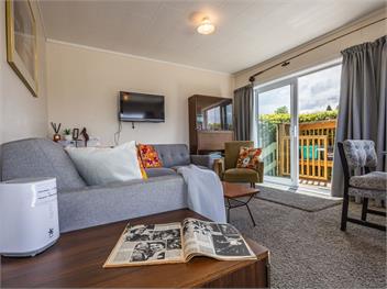 Central Riverside Retreat (Bachcare) - Taupo Central
