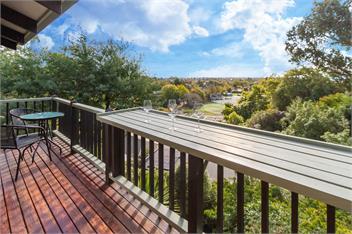 Architecturally-Designed Retreat with Spectacular Views - Christchurch