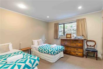 Stunning Lake and Mountain Views - Queenstown