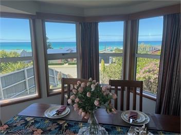 3 Bedroom Victorian Villa with Sea Views - OAMARU 