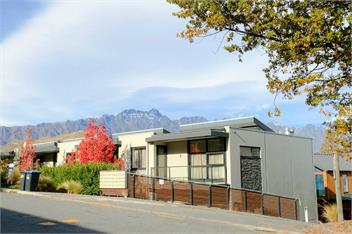 2BR/2BA Terrace Apt - Great Location & Amenities - Queenstown