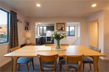 Central Home | Lake Views | 3 Bedrooms | Free WIFI - Queenstown
