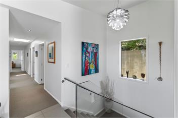 MODERN HILL TOP HOUSE | Amazing Views & Space | Sleeps 10 -