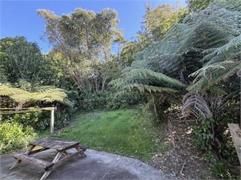 Rose's Kaiteriteri Bach - 
