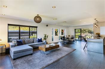 Riverside Retreat - spa pool, table tennis, riverside! - 