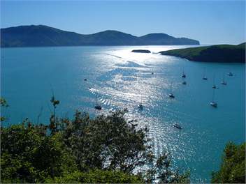 MOANANUI LODGE. Relax Heaven ! 15 sec stroll to beach Views frm every window - Banks Peninsula